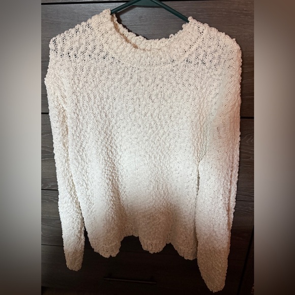 BOUCLÉ SWEATER/ H and M. 🤍 - Picture 4 of 7